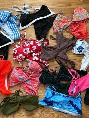 Lot of SHEIN bikinis (11 bikini sets, 2 tops)